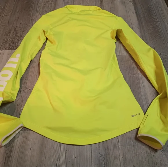 Nike Top - Picture 5 of 5